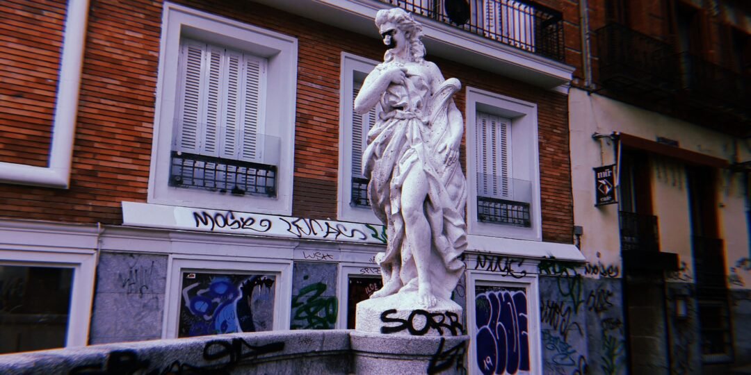 Caber em aviões: as redondezas do Olho Vegetal – Três poemas de Inês Oliveira